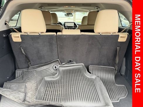 Used 2023 Toyota Highlander Limited FWD image 7