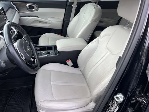 Used 2021 Kia Sorento EX w/ Panoramic Sunroof Package image 17