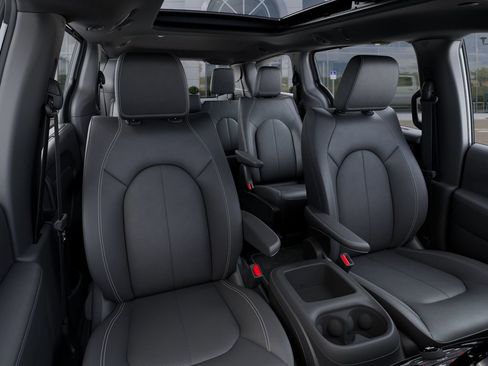 New 2026 Chrysler Pacifica Select AWD/4WD image 17