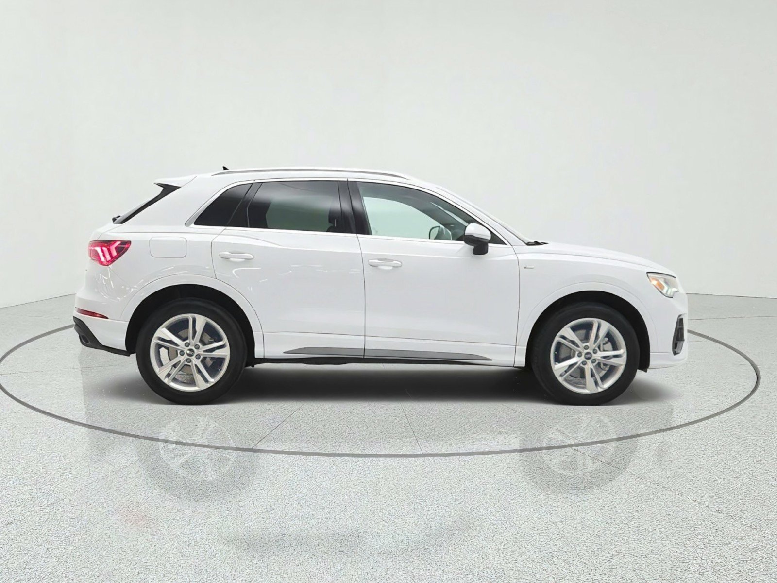 Used 2024 Audi Q3 2.0T Premium w/ Convenience Package AWD/4WD image 4