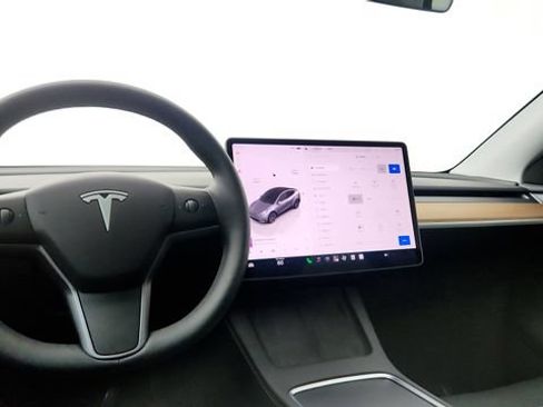 Used 2025 Tesla Model Y Long Range RWD image 59