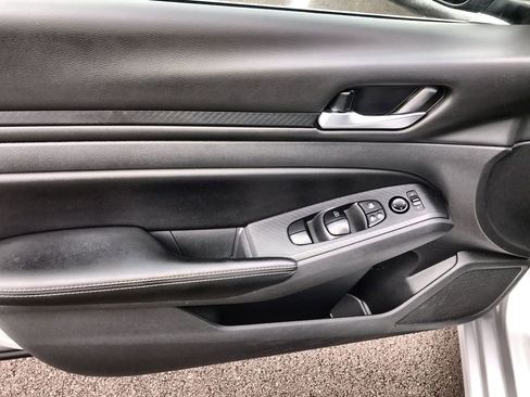 Used 2024 Nissan Altima 2.5 SV image 13