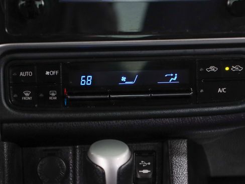 Used 2019 Toyota Corolla LE image 20