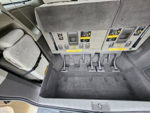 Used 2011 Toyota Sienna LE image 14