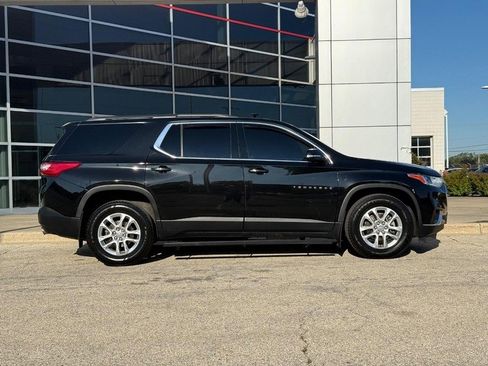 Used 2019 Chevrolet Traverse LT image 2