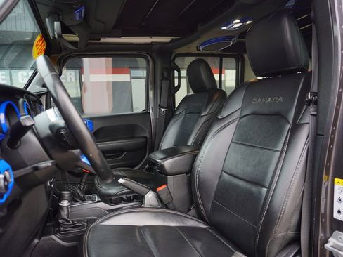 Used 2018 Jeep Wrangler Unlimited Sahara image 22