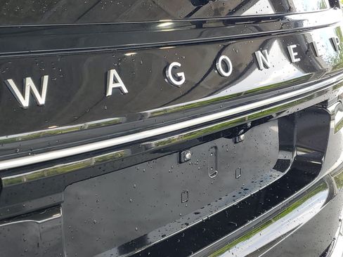 Used 2024 Jeep Wagoneer L Series II RWD image 2