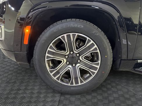 Used 2024 Jeep Wagoneer L Series II image 18