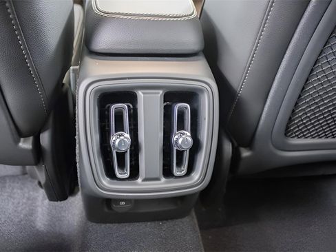 Certified 2025 Volvo XC40 B5 Plus image 21