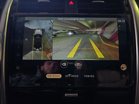 New 2025 Land Rover Discovery Dynamic SE image 23