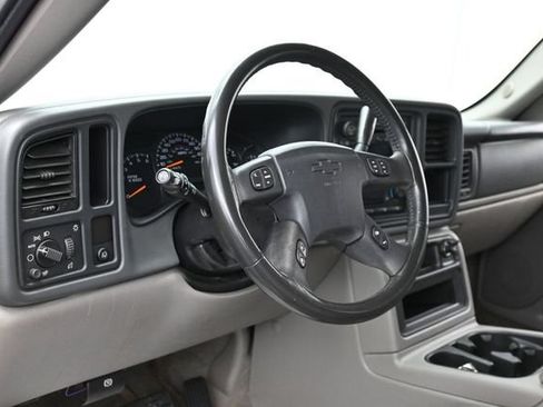 Used 2004 Chevrolet Suburban LT w/ Preferred Equipment Group RWD image 15
