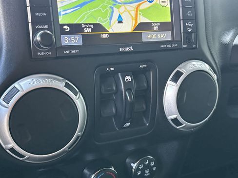 Used 2017 Jeep Wrangler Unlimited Rubicon image 25