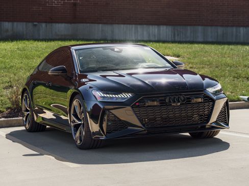 Used 2022 Audi RS 7 Sportback w/ Black Optic Package image 2