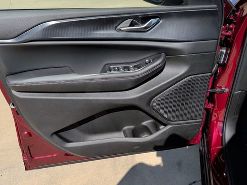 New 2025 Jeep Grand Cherokee L Altitude image 10