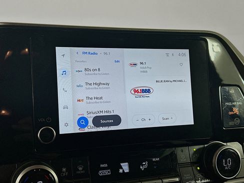 Used 2025 Toyota Highlander LE image 21