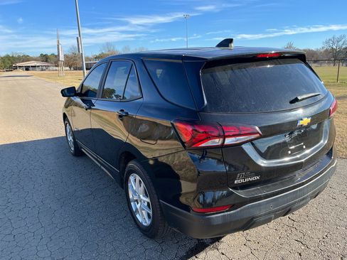 Used 2022 Chevrolet Equinox LS w/ LS Convenience Package image 6