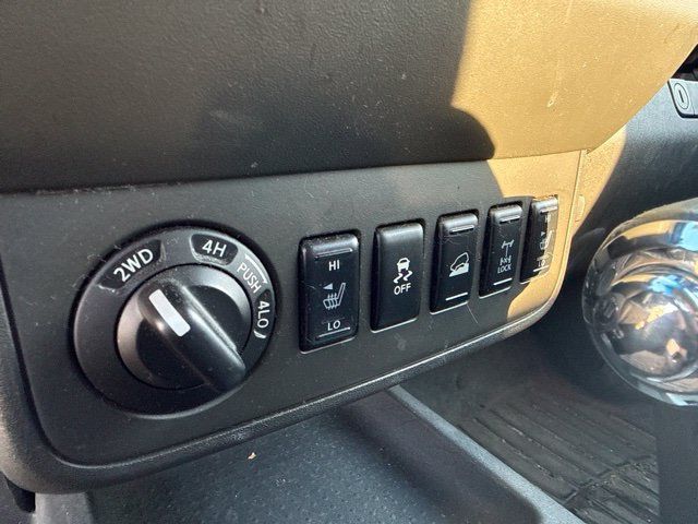 Used 2015 Nissan Xterra PRO-4X w/ Pro-4x Leather Package AWD/4WD image 15