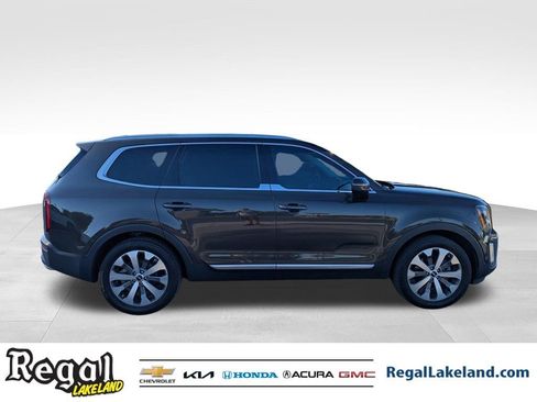 Used 2022 Kia Telluride EX w/ EX Premium Package image 3