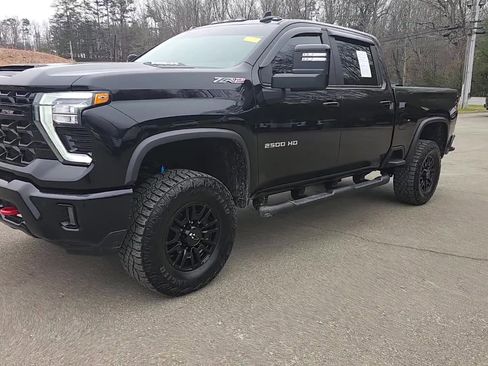 Used 2025 Chevrolet Silverado 2500 ZR2 image 11