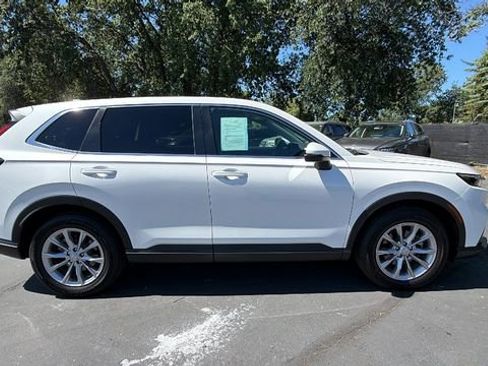 Used 2024 Honda CR-V EX image 3