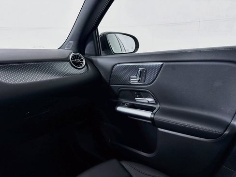 Certified 2025 Mercedes-Benz GLA 250 image 23