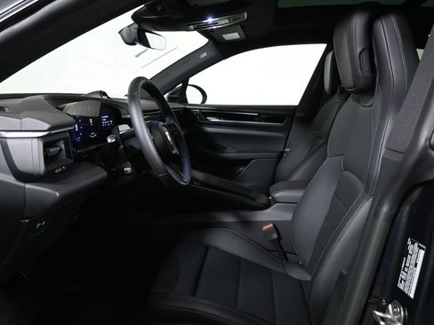 Used 2026 Porsche Macan 4 Electric AWD/4WD image 5