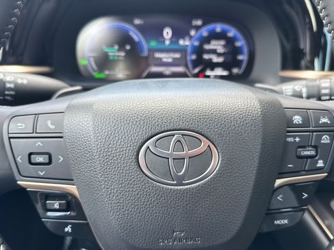 Certified 2025 Toyota Crown Signia image 28