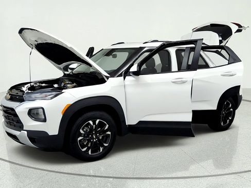 Used 2023 Chevrolet TrailBlazer LT w/ Convenience Package AWD/4WD image 7