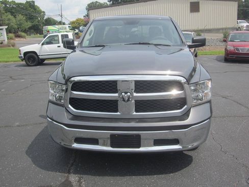 Used 2017 RAM 1500 Classic SLT RWD image 3
