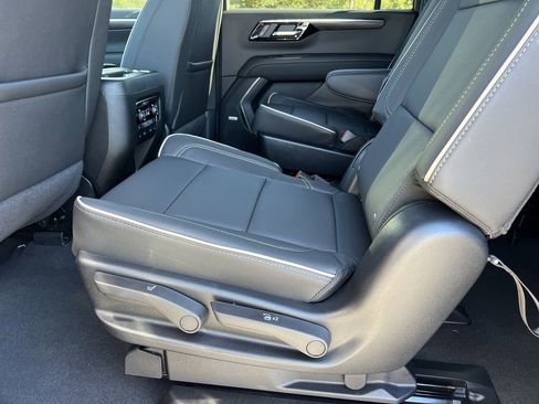 New 2026 Chevrolet Suburban Premier image 18