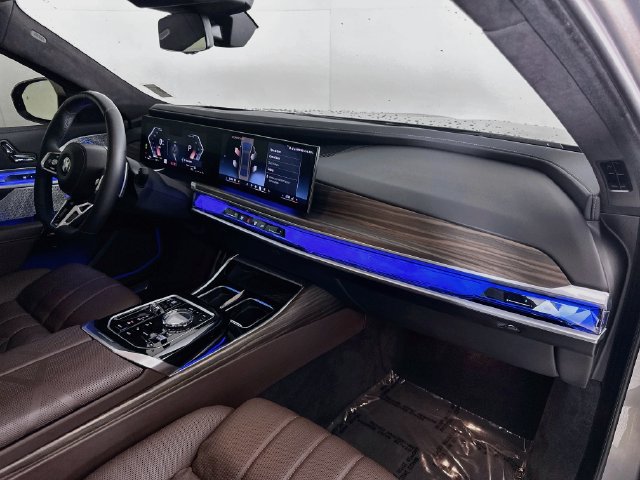 Used 2024 BMW 760i xDrive w/ Executive Package AWD/4WD image 28