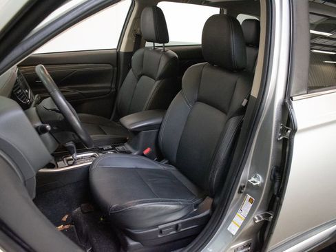 Used 2019 Mitsubishi Outlander AWD image 20