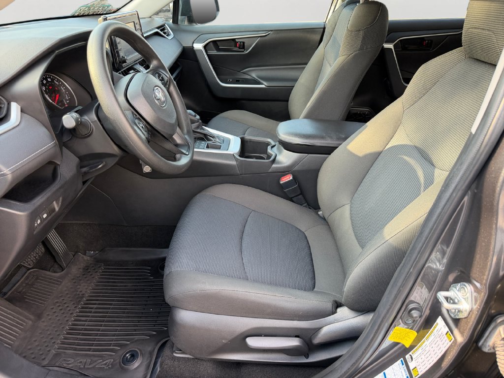 Used 2022 Toyota RAV4 LE AWD/4WD image 23