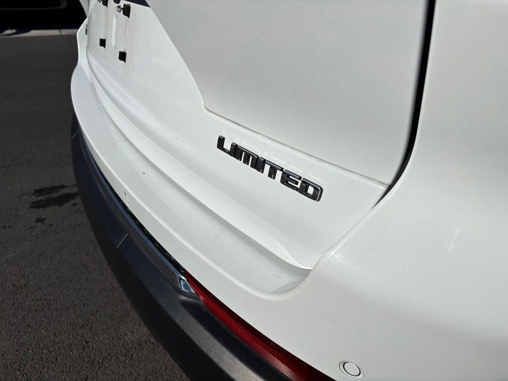 Used 2023 Jeep Grand Cherokee L Limited w/ Luxury Tech Group II AWD/4WD image 4