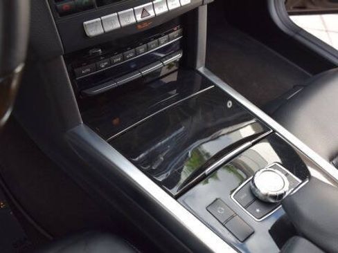Used 2014 Mercedes-Benz E 250 BlueTEC Sedan image 55