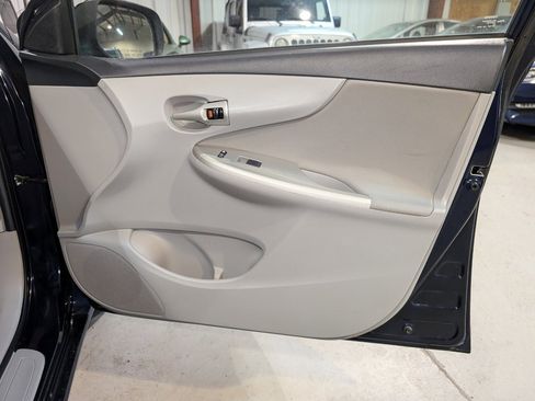 Used 2011 Toyota Corolla LE image 25