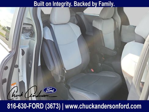 Used 2023 Toyota Sienna XSE w/ XSE Plus Package image 28