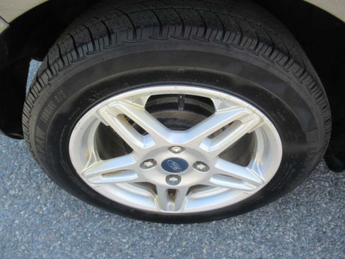 Used 2019 Ford Fiesta SE image 9