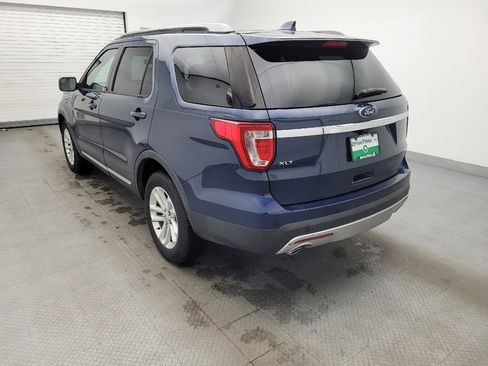 Used 2017 Ford Explorer XLT image 5