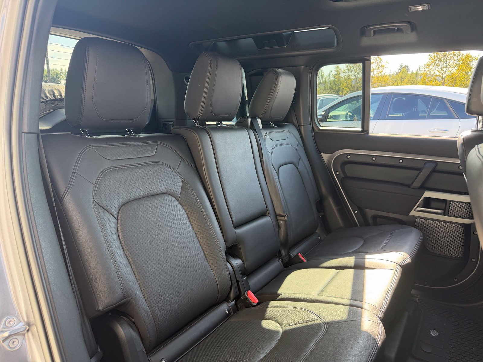 Used 2023 Land Rover Defender 110 SE AWD/4WD image 19