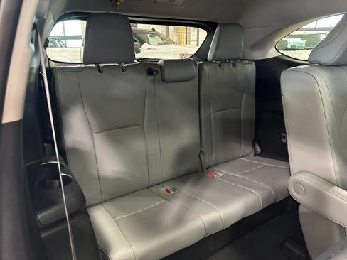 Used 2024 Toyota Highlander Platinum AWD/4WD image 42