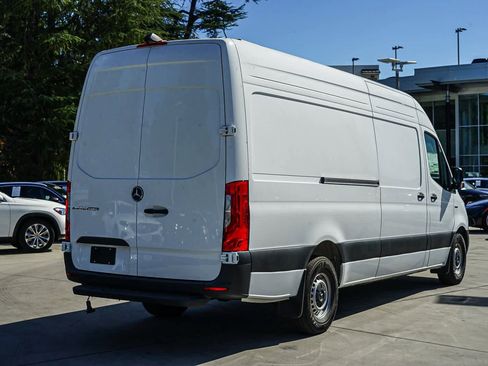 New 2024 Mercedes-Benz eSprinter 170 Cargo image 4