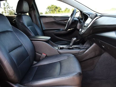 Used 2018 Chevrolet Malibu Hybrid w/ Leather Package FWD image 31