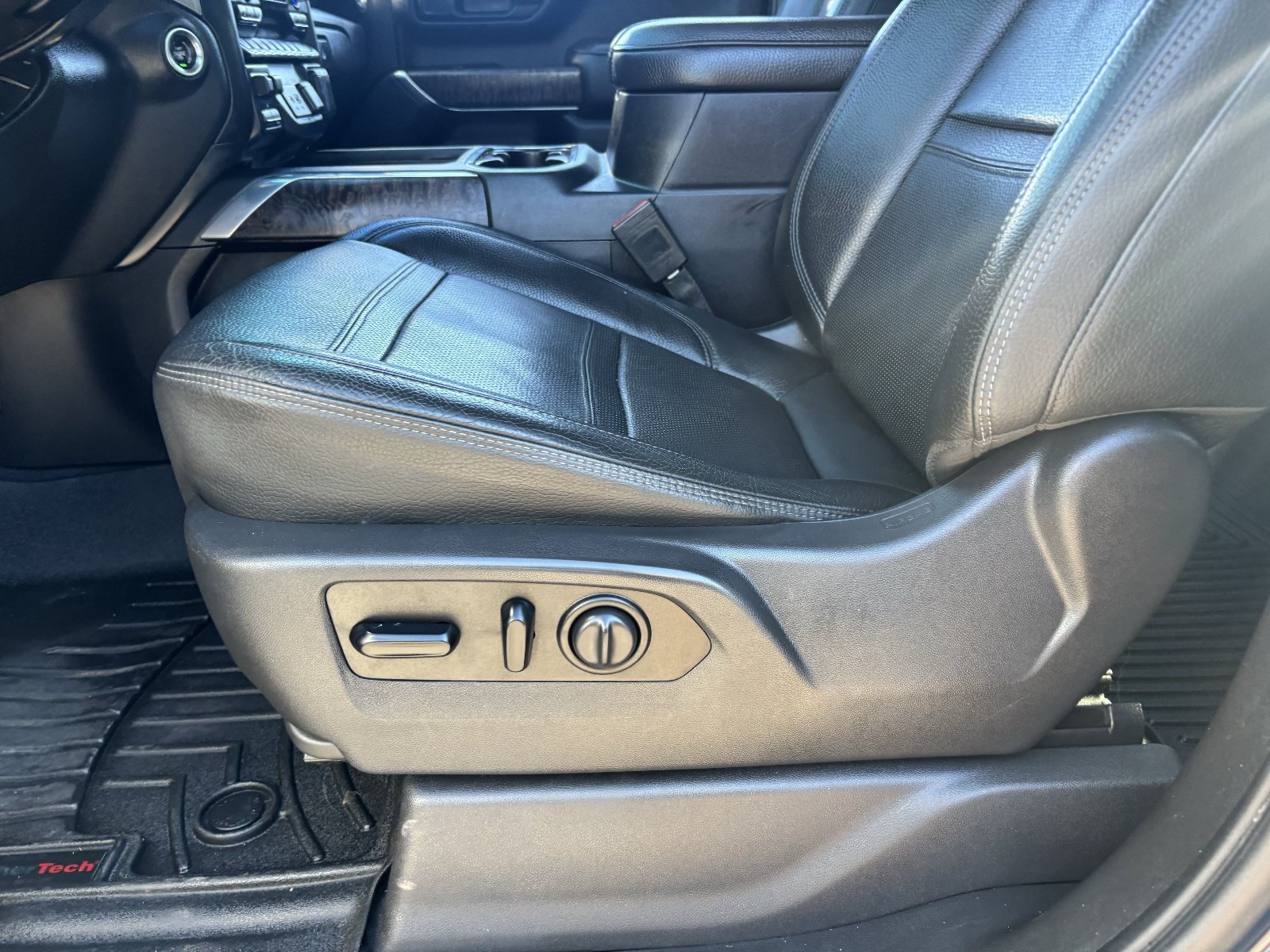 Used 2020 GMC Sierra 2500 Denali w/ Denali Ultimate Package AWD/4WD image 22