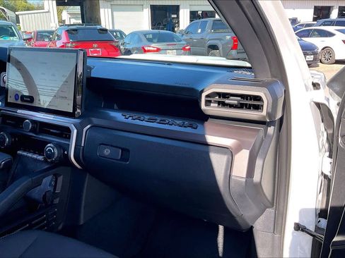 Used 2025 Toyota Tacoma TRD Sport image 17