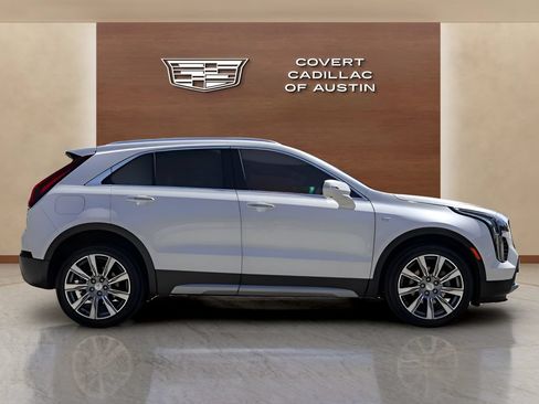 Certified 2022 Cadillac XT4 Premium Luxury w/ Enhanced Visibility Package AWD/4WD image 5