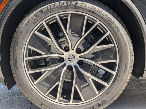 New 2024 Porsche Macan 4 Electric image 28