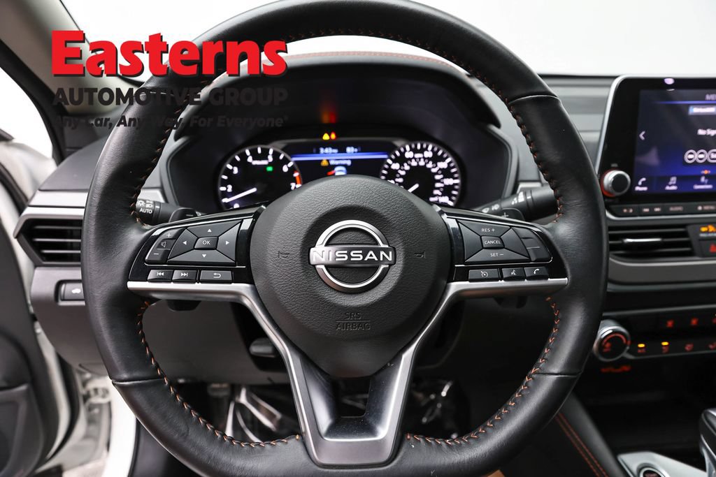 Used 2023 Nissan Altima 2.5 SR FWD image 12