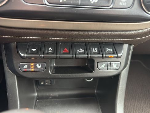 Used 2022 GMC Canyon Denali image 16