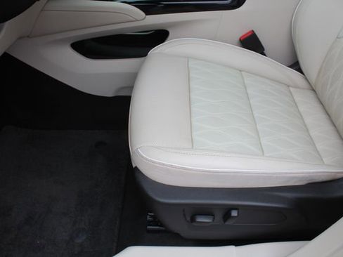 Used 2022 Buick Envision Avenir w/ Technology Package II FWD image 39